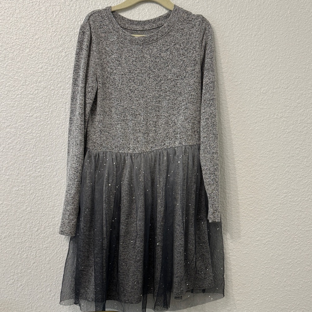 Cat and Jack dress w tulle 
Perfect for all occasions
Soft material 
Size 6/6x